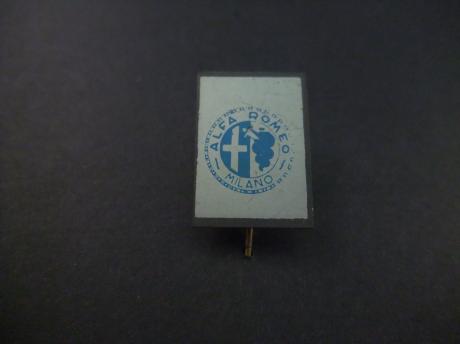 Alfa-Romeo Milano Italiaanse autofabrikant  blauw op grijs logo